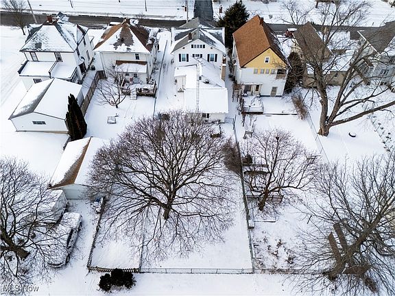 5th image of 703 Grant St