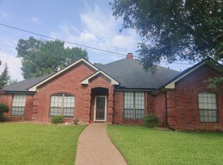 1207 Circle Ln, Bedford, TX 76022