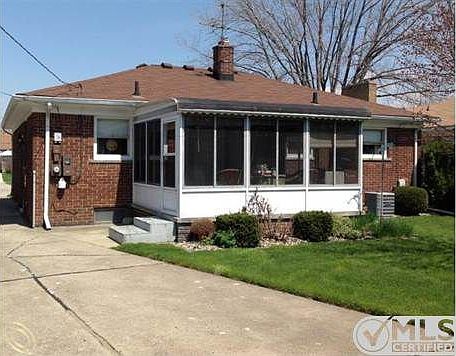 Edward 7296 - 2 sun room.JPG