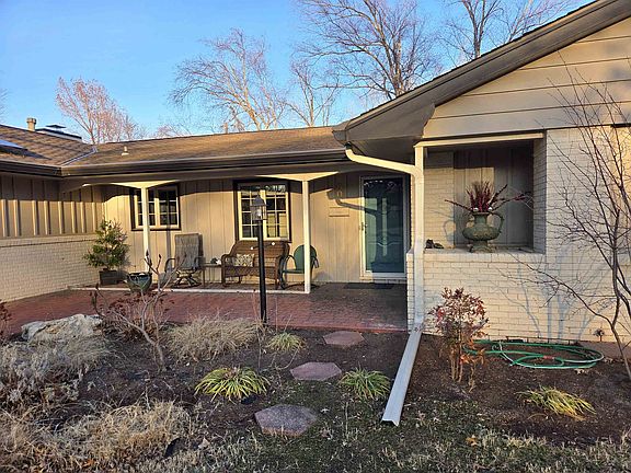 2nd image of 802 N Brookfield Rd