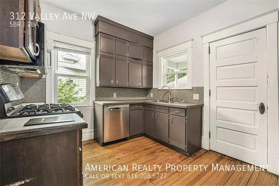 5 bed, 1572 sqft, $2,800 — Photo 3