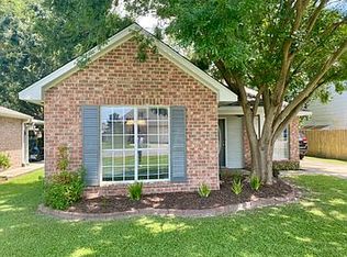 137 Sugarcreek Dr, Youngsville, LA 70592
