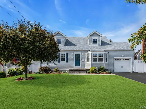 219 N Nassau Avenue, Massapequa, NY 11758