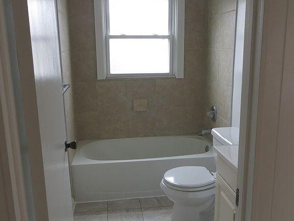 3rd image of 561 E Brockton Ave