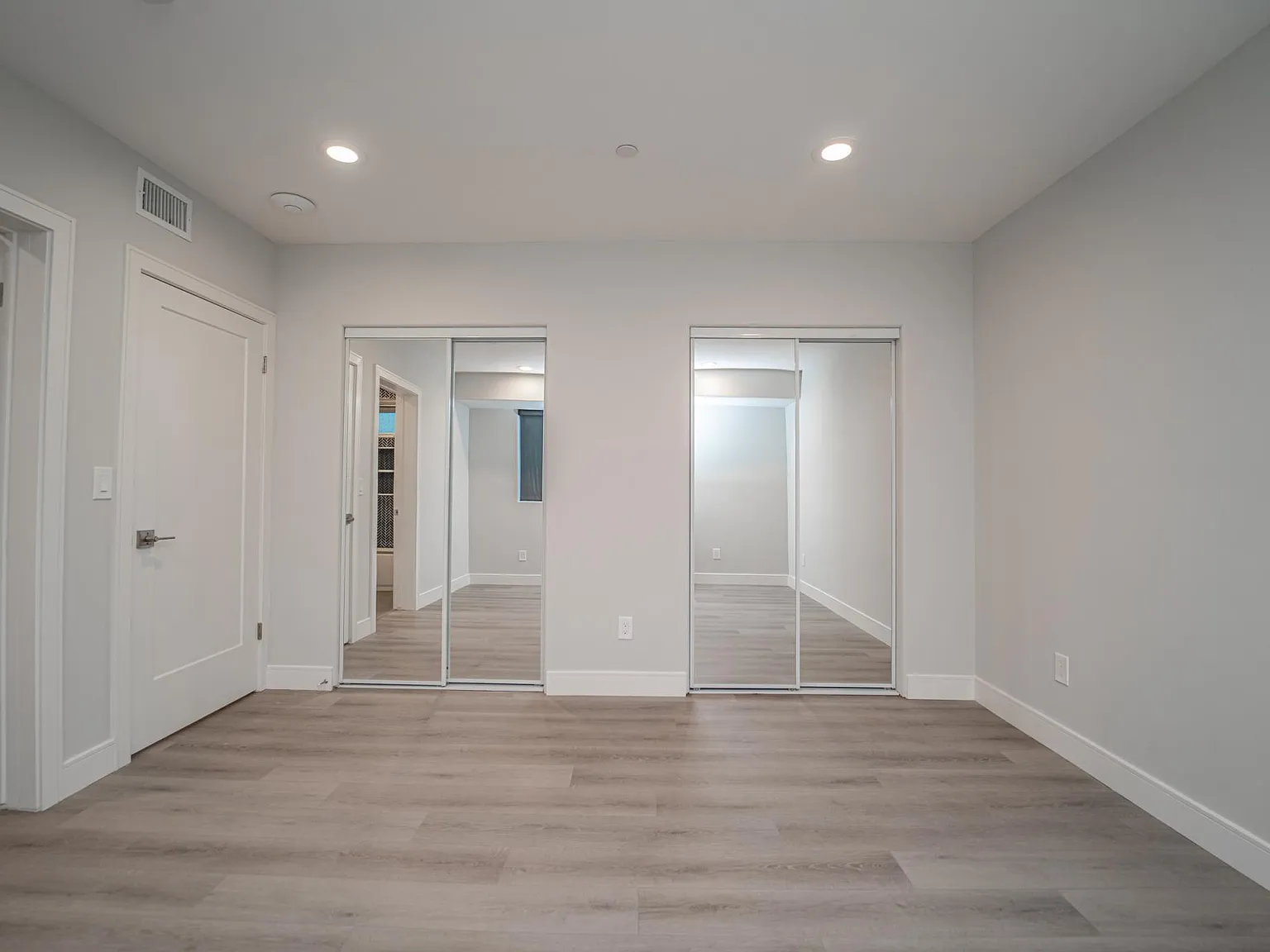 2117 Holly Dr — Photo 3