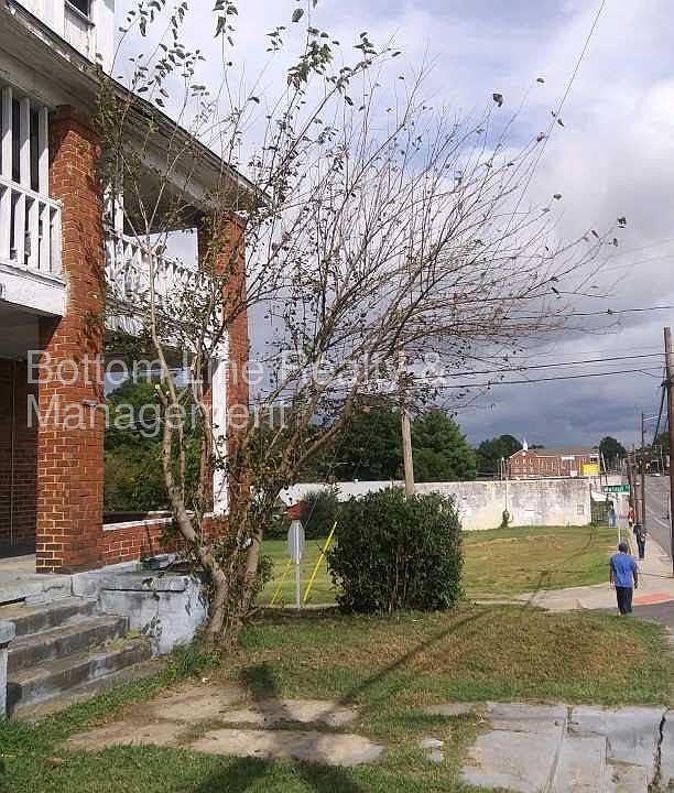 2nd image of 809 E Green Dr