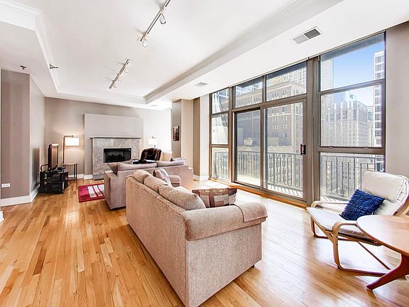 3rd image of 212 W Washington St APT 1505