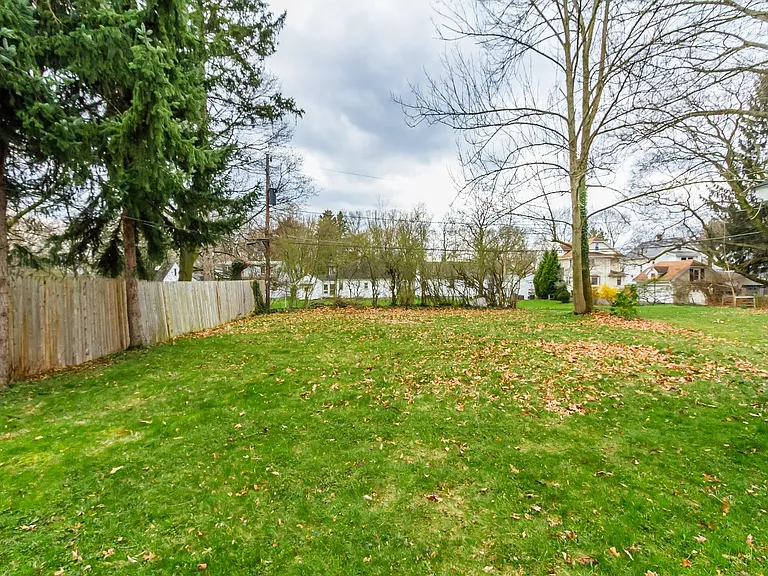 345 Colebourne Rd — Photo 23
