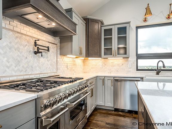 3rd image of Three Dots Trl