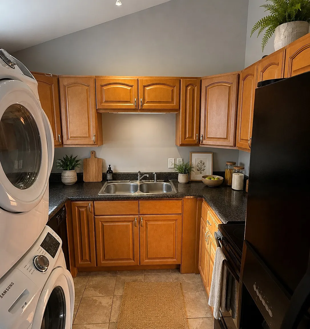 2 bed, 702 sqft, $2,600 — Photo 2