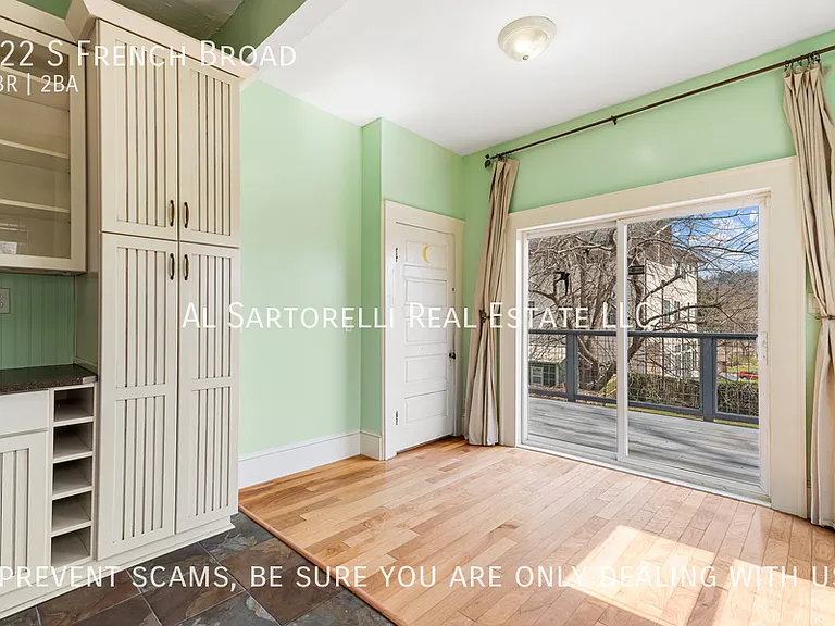 122 S French Broad Ave — Photo 14