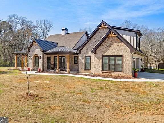 4th image of 233 Hunter Rd