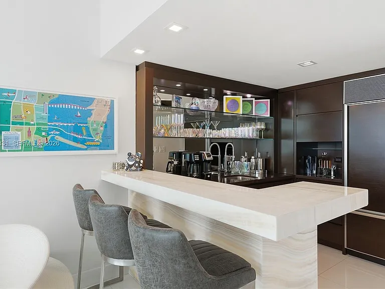 6801 Collins Ave — Photo 2