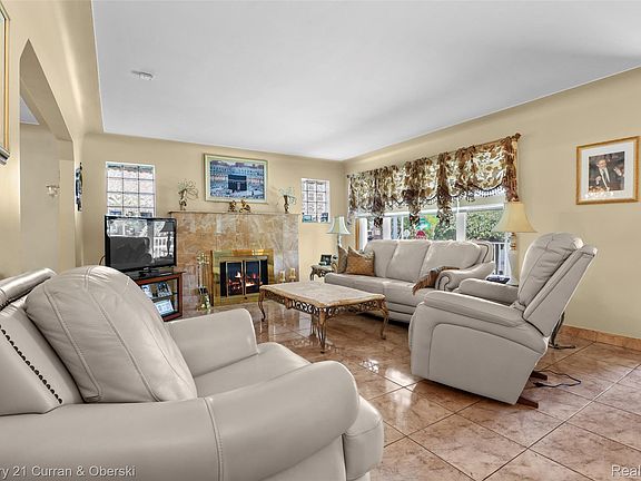4th image of 6151 Oakman Blvd