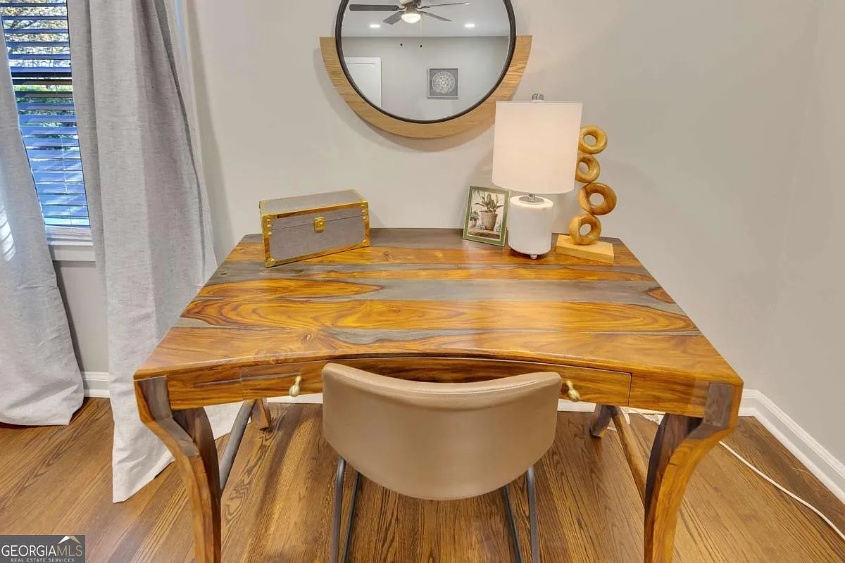 2 bed, 1.0 bath, $3,300 — Photo 3