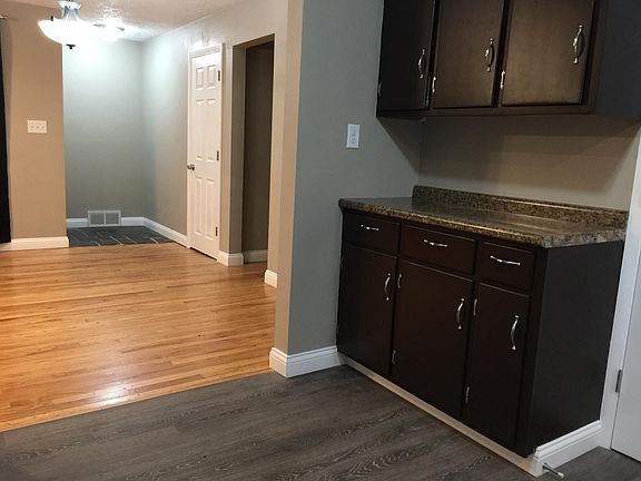 3rd image of 204 Fairview Blvd