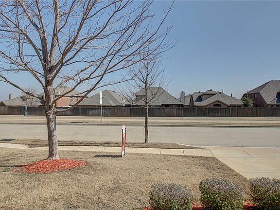 2nd image of 12517 Outlook Ave