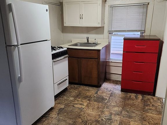 2nd image of 810 S Market St #4