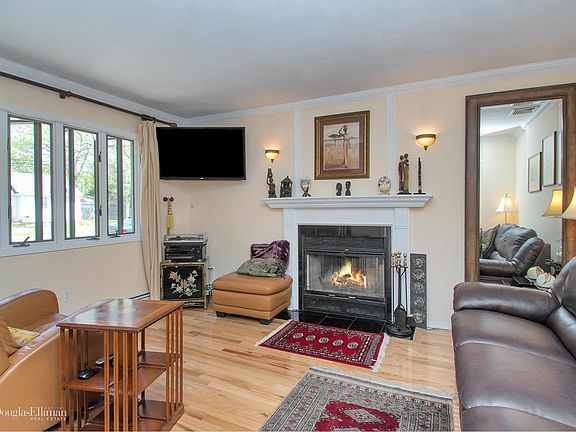 3rd image of 218 Gleeland St