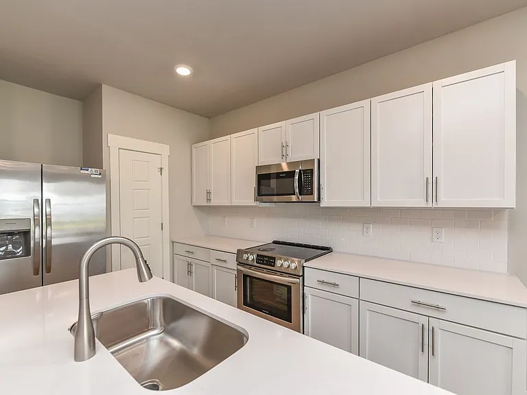 728 Mickelson Way — Photo 10