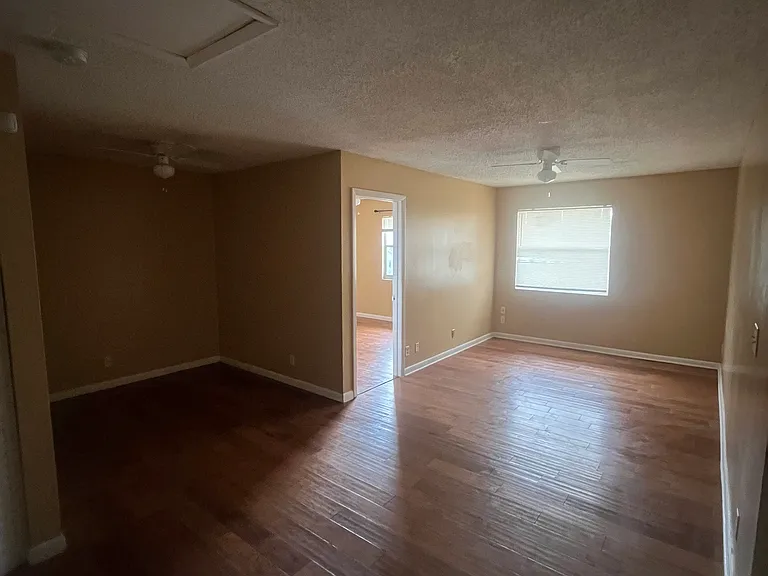 1192 W 36th St #5 — Photo 11