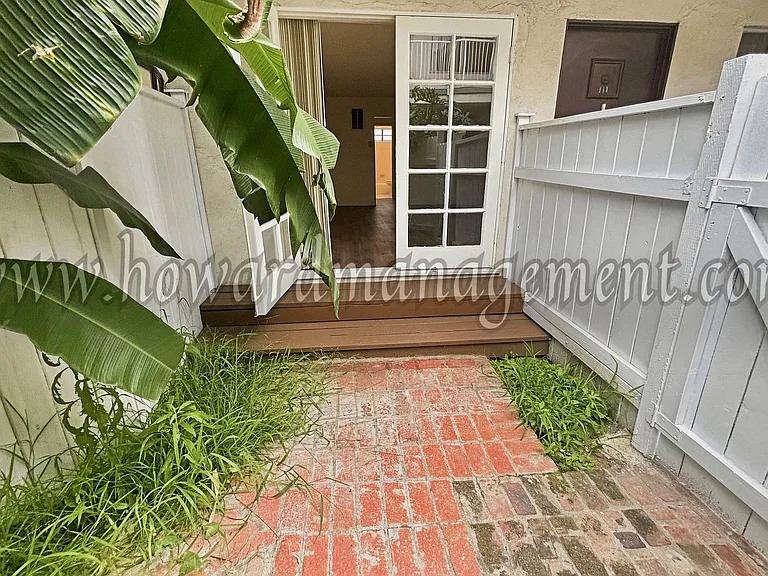 1560 Saltair — Photo 9