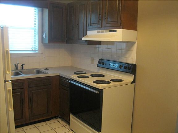 5th image of 409 Se 4th Street