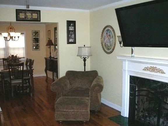 4th image of 155 Caroline Ave