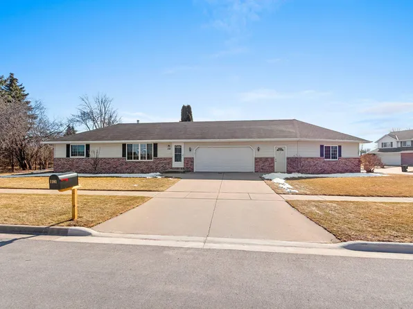 1181 Lois St, De Pere, WI 54115