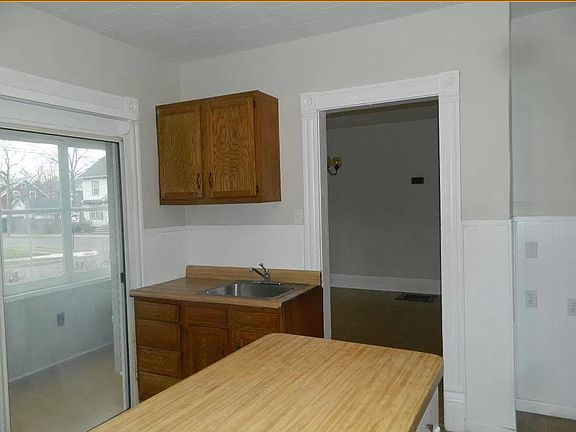 5th image of 402 Bishop Ave