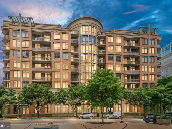 3625 10th St Unit 207, Arlington, VA 22201