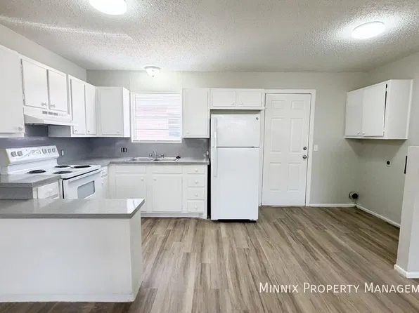 2302 W 16th St #B, Plainview, TX 79072