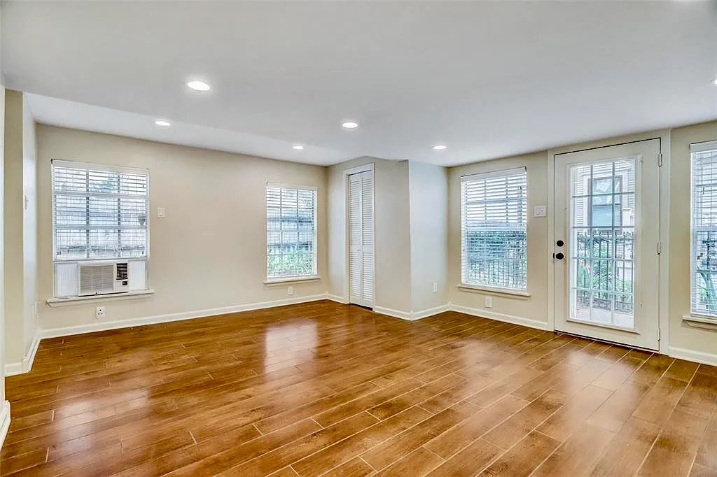 308 1/2 W Drew St — Photo 4