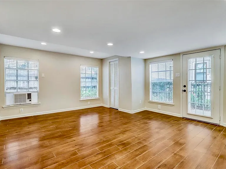 308 1/2 W Drew St #B — Photo 4