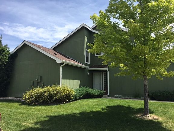 Corner unit, 110 Crabapple Dr. 80550