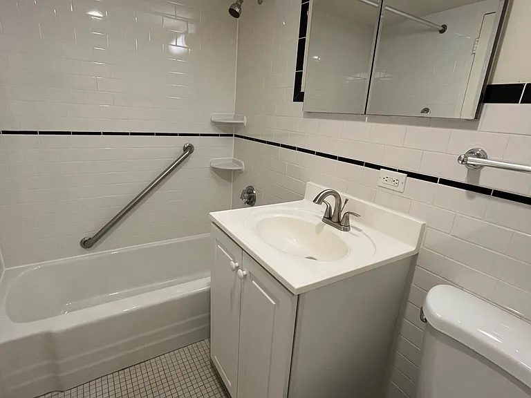 17 Monmouth Ct #M — Photo 22