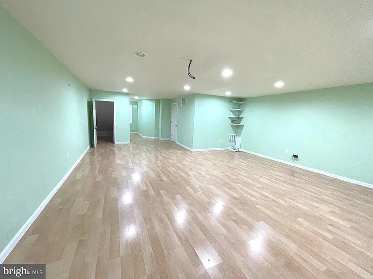 36 Hoover Ave — Photo 21