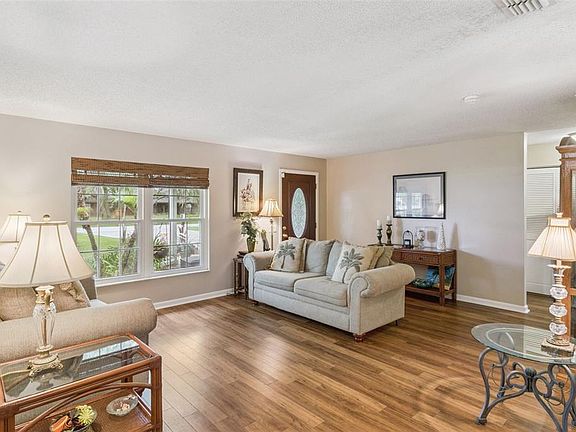 5th image of 864 REDWOOD WAY