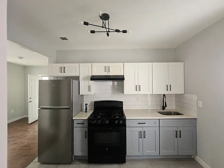 736 S 15th St #2 — Photo 5