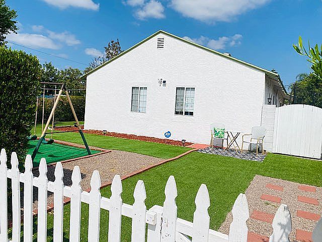1st image of 5061 Chimineas Ave