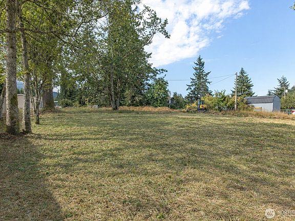3rd image of 1126 W Lauridsen Boulevard