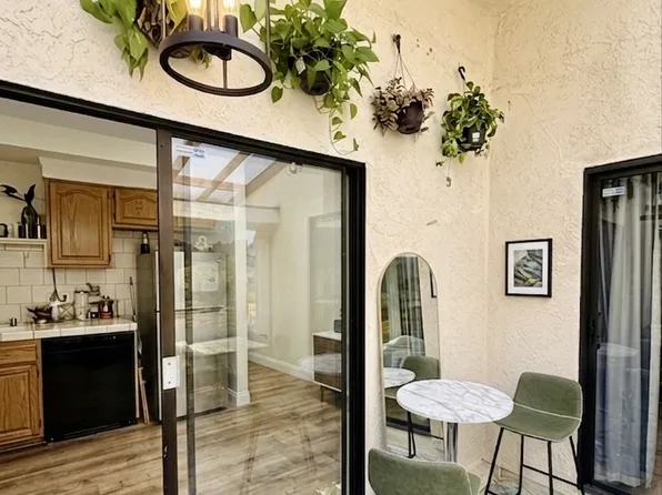 2912 Park Center Dr, Los Angeles, CA 90068