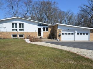 2560 Deerfield Rd, Riverwoods, IL 60015