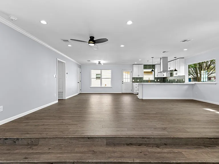 1307 Yorkshire Dr — Photo 10