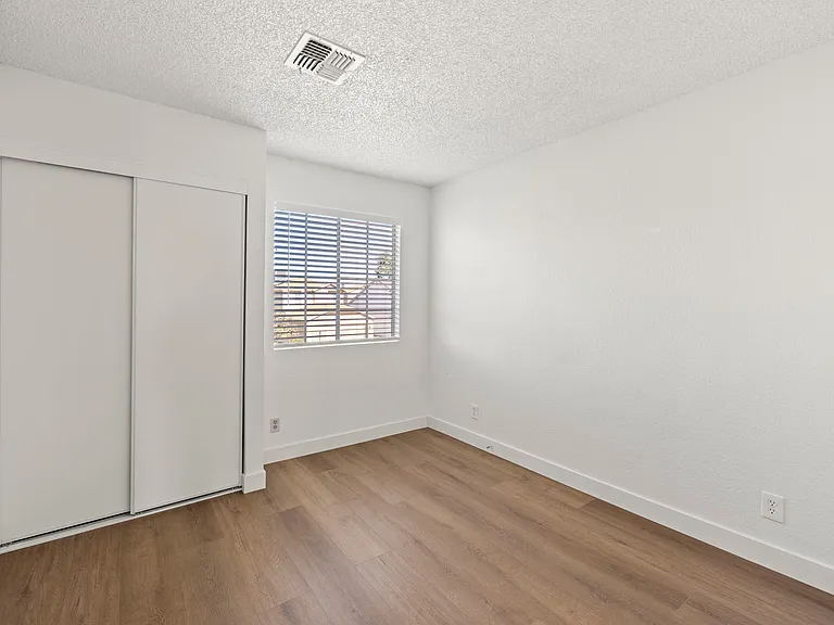 1811 S 39th St #23 — Photo 15