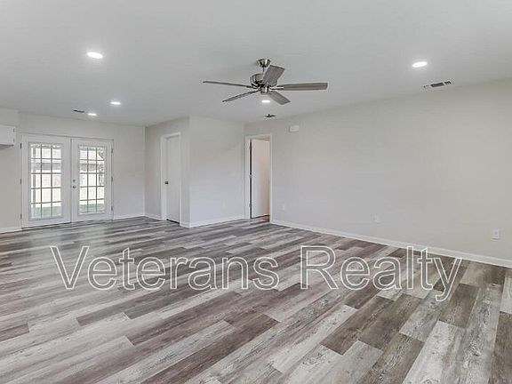 5th image of 129 Quarles St
