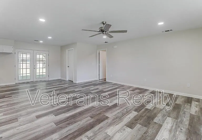 129 Quarles St — Photo 5