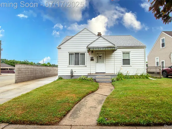 43 Charlevoix St, Clawson, MI 48017