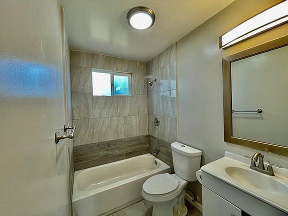 5th image of 1484 Navarro Dr