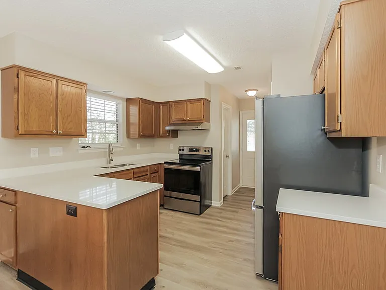 5013 Farmview Dr — Photo 7